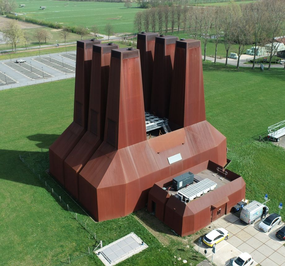 in this picture you see the drone footage of the powerplant of the University of Utrecht. In this powerplant we replaced 5 existing gas engines and executed a complete SCR integration