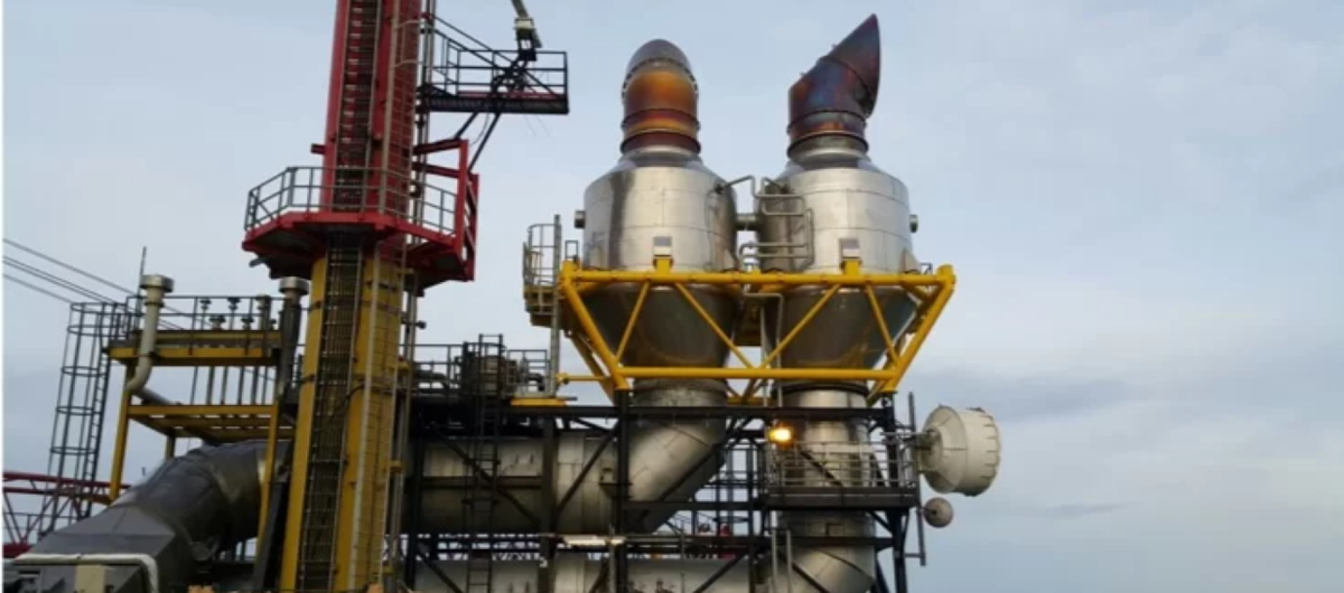two exhaust gas chimneys that are connected to the scr system