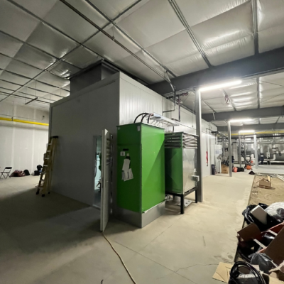 De binnenkant (SCR en DPF) van de skid met enkele lift