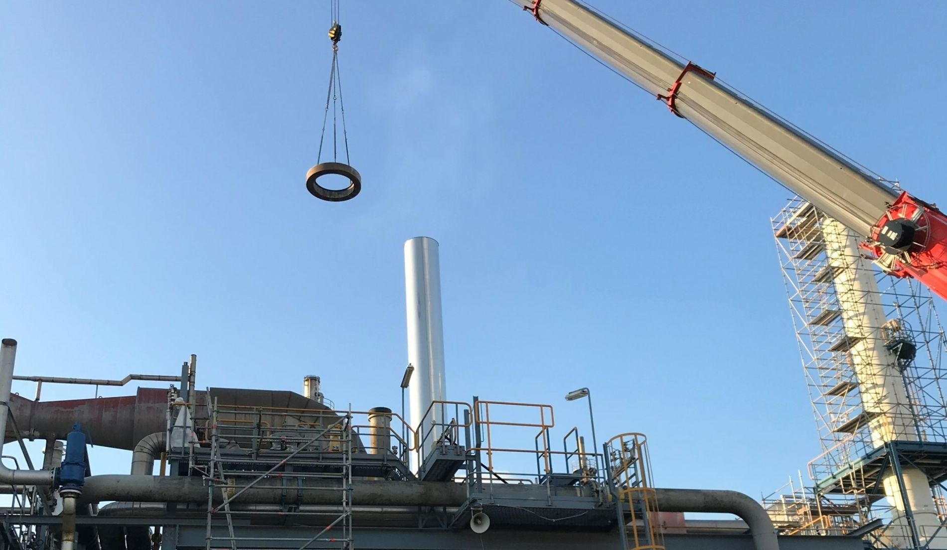 lifting and placement of the flue gas stack